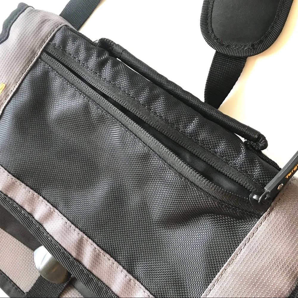 Targus Messenger padded bag with handle & strap